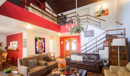 Casa com arquitetura colonial com 3 dormitórios e 2 vagas no Brooklin