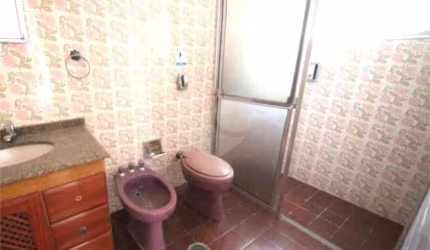 Casa no Brooklin -Ampla com jardim e quintal, com piscina