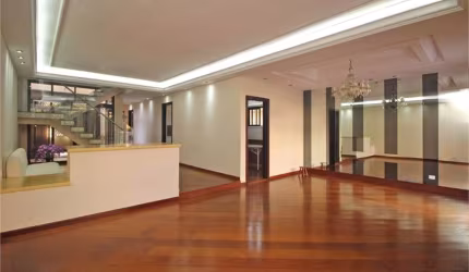 Sobrado à venda com 430m², 3 quartos e 3 suítes e 3 vagas no Planalto Paulista