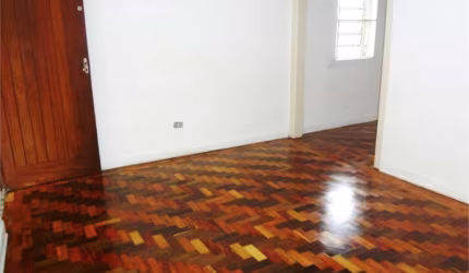 Sobrado com 3 quartos com edicula e quintal.