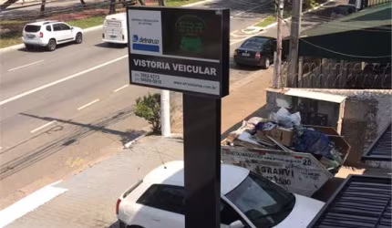 Vende se casa comercial no bairro de Perdizes, na Avenida Sumaré.