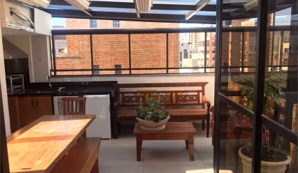 Cobertura de 234 m2 de área útil, 3 suítes e 4 vagas, em uma das melhores ruas do Morumbi.
