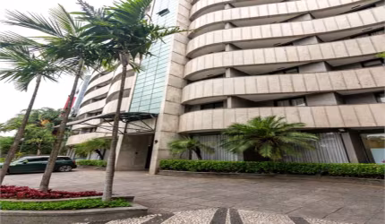 Loja no Residence George V-Alto de Pinheiros. Seu Negócio ou Renda. Bem localizado. Investimento!