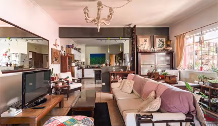 Casa à venda na região da Pompéia com 296m², 5 quartos e 4 vagas de garagem.