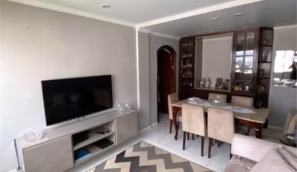 Apartamento à venda de 91 m² ém Pinheiros com 3 quartos sendo 1 suíte e 1 vaga.