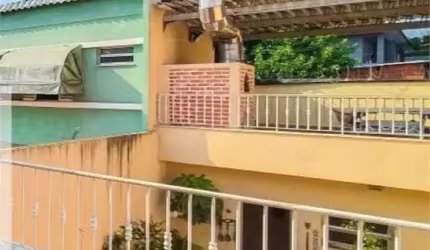 Ampla Casa Sobrado - Rua Tranquila