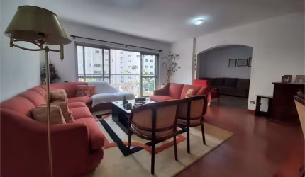 4 dormitórios, amplo, iluminado.