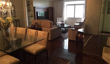 Próximo à Paulista, apto reformado, com 204 m², 2 vagas, 3 dorm. ( suíte c/ closet)