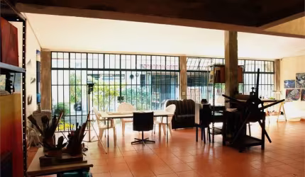 Casa 4 Dormítorios - 3 Vagas