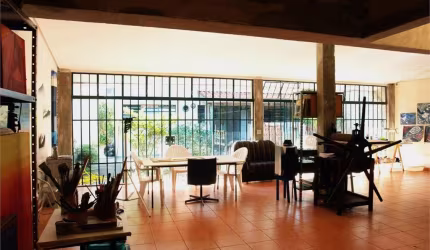 Casa 4 Dormítorios - 3 Vagas