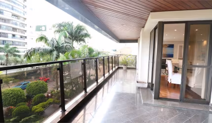 Apartamento com 4 dorm, sendo 4 suites, 4 vagas de estacionamento e sala com 4 ambientes
