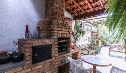 Casa Alto de Pinheiros -  3 suites -  8 vagas -
