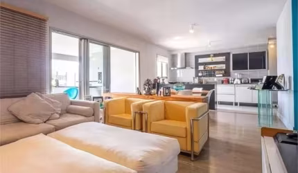 Apartamento na Vila Madalena 150², 3 suítes, 5 banheiros,2 salas e 2 vagas de garagem.