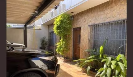 Casa  com 300m², 4 dormitórios e 4 vagas no Brooklin.