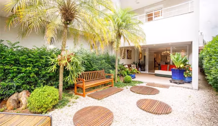 Casa Alto Padrão à Venda no Planalto Paulista – 600m², 4 Suítes, Churrasqueira, Spa com Jacuzzi e Jardim Paisagístico