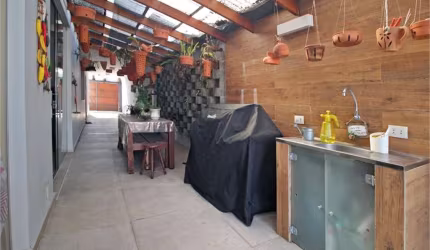 Casa em Moema, 4vagas, 3 dorm, closet, área gourmet, quintal, salão de festas, adega
