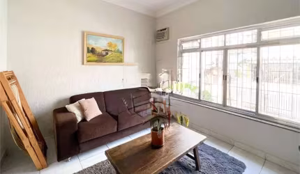 Casa com 4 dormitório e 6 vagas de carro!