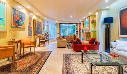 Casa espaçosa e elegante com 4 dormitórios, 3 suítes e 2 vagas no Jardim Europa