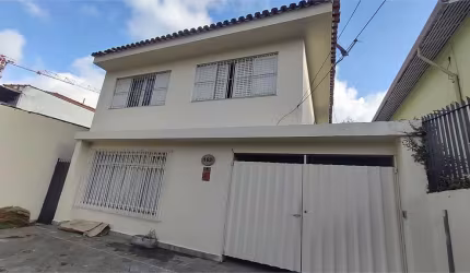 Sobrado semi-isolado, 300m2 terreno