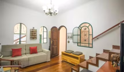 CASA COM 3 DORM E 2 VAGAS! 145M²