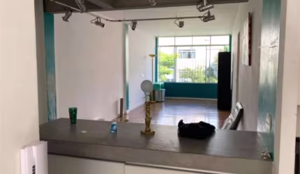 Apartamento à venda em Moema de 98m² com 2 dormitórios, 1 suíte e 1 vaga.