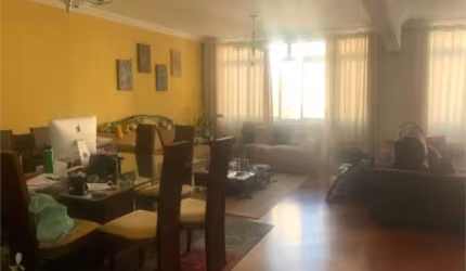 APARTAMENTO A VENDA COM 270M²