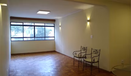 Apartamento de 112m2, 2 dormitórios, 2 vagas, próximo ao metrô Vergueiro, Aclimação.
