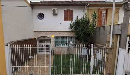 Casa Sobrado em rua sem saída e tranquila no Campo Belo com 3 dormitórios e 1 suíte. Venha Conhecer!!