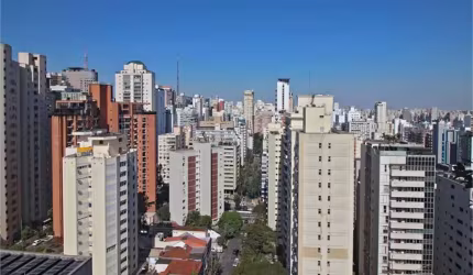 Cobertura duplex a venda no Jardim América, são 455m² de total privacidade, vista permanente.