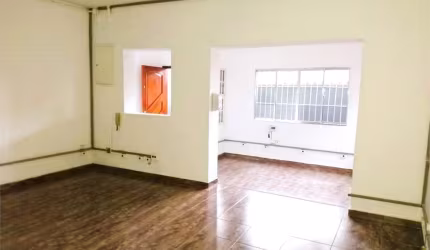 Sobrado comercial . 800 mts do metrô Pça da Árvore . 05 salas . 01 vaga . 224 m2