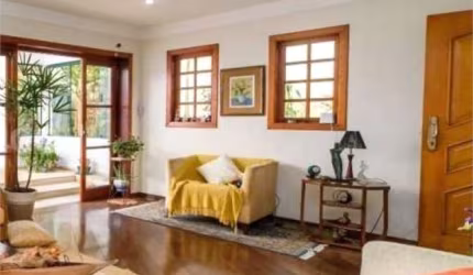 Casa 5 Dormitórios ( 3 Suítes) - Piscina