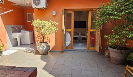 CASA EM VILA MUITO CHARMOSA NO ITAIM COM 2 DORMITÓRIOS E ÁREA EXTERNA EDICULA REFORMADA
