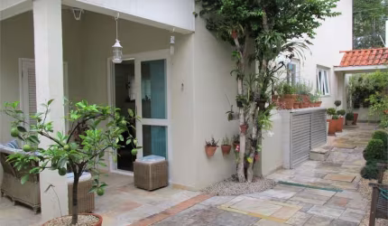 CASA DE CONDOMÍNIO 4 DORMIÓRIOS 2 SUÍTES
