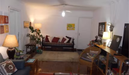 Bom apartamento no miolo de Moema Pássaros, Vila Uberabinha!