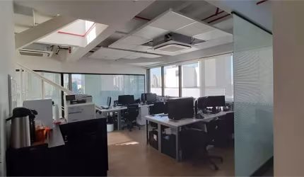 Laje comercial para locação andar alto com 328 m².