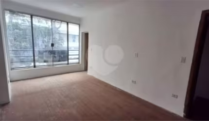 Sobrado comercial/ residencial  com 150 m², 08 salas e 02 vagas de garagem