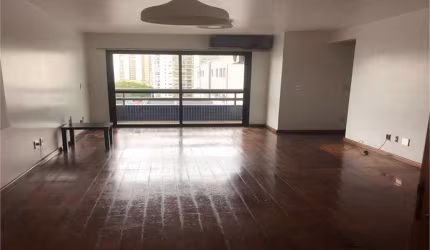 Apartamento na Vila Romana com sacada, 3 Dorms  e  lazer