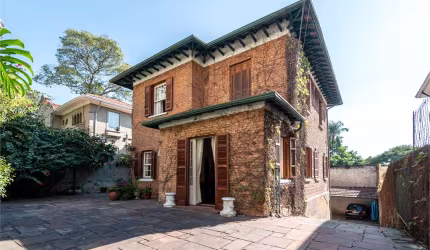 Casa charmosa em Higienópolis. 300m2 .4 dormitórios. 6 vagas