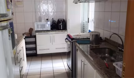 700m do metrô Praça da Árvore, com 3 dorms, sendo 1 suíte