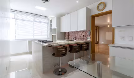 Colado ao Parque Buenos Aires / reformado / 3 dorm. (1 suíte) / 1 vaga / sala c/ janelão