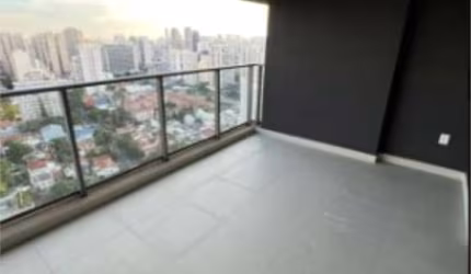 Apartemento em condomínio clube