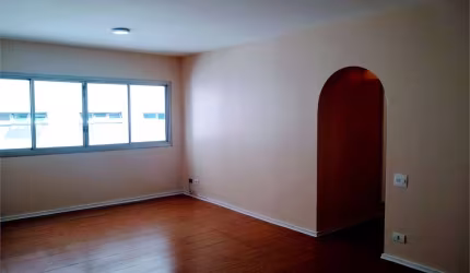 Apartamento 100m2, 3 dormitórios, 1 vaga de garagem, sol da manhã, Vila Mariana.