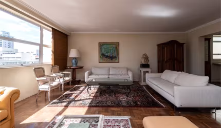 Apartamento com 4 suítes e 4 vagas no bairro de Higienópolis. Andar alto.