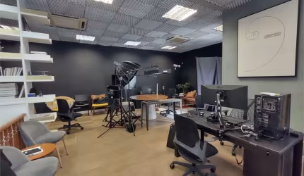 Casa Comercial 213 m² – Vila Mariana | Próximo ao Metrô com 6 Vagas e Fachada Imponente