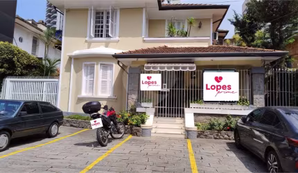 Excelente casa comercial no Pacaembu, Imperdível.