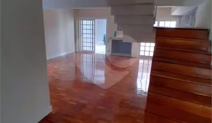Oportunidade! Sobrado 238,50 m² a.t e 157m² ac, 3 dorms, suite e 2 vagas