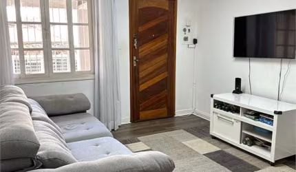Sobrado de 90m2, 2 quartos, quintal com edícula, 1 vaga, na Vila Clementino.