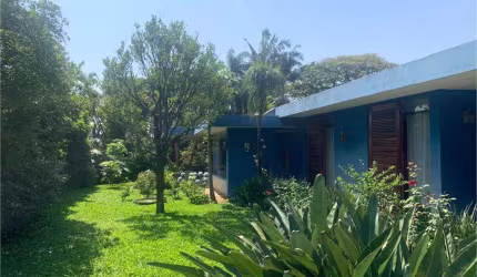 Casa no Morumbi em amplo terreno próxima ao Colégio Porto Seguro