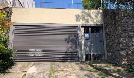 Casa no Morumbi à venda próxima ao Colégio Porto Seguro
