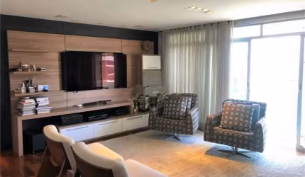 Apartamento à Venda no Campo Belo 3 dormitórios e 2 vagas